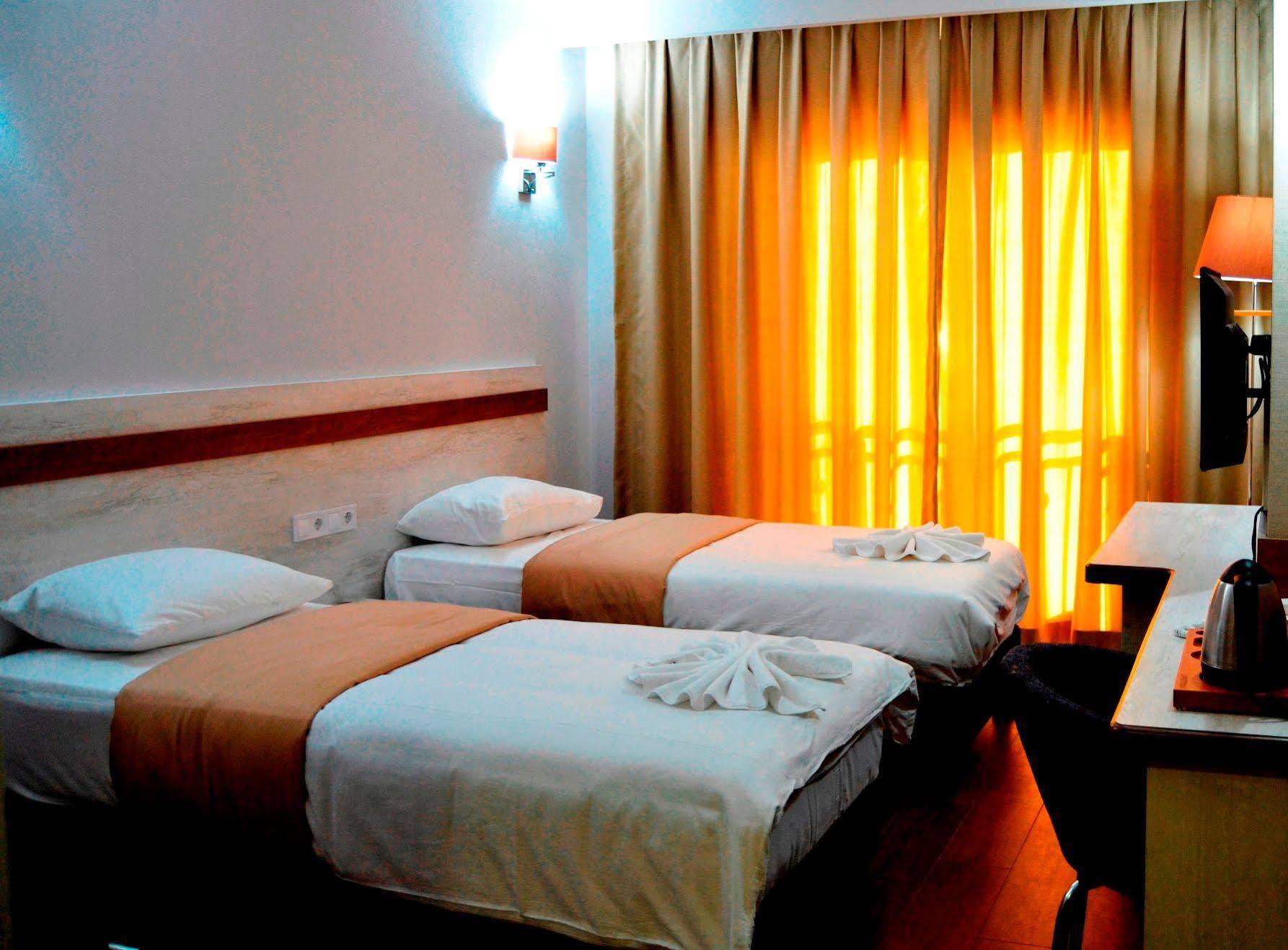 คันยอนวาดีโอเทล Hotel Karabuk  ภายนอก รูปภาพ
